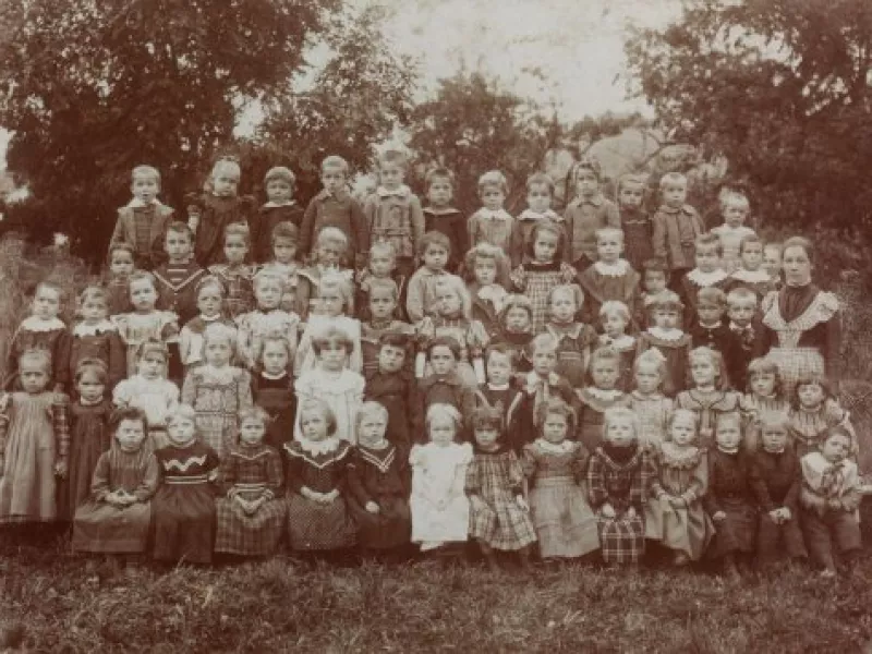 Primarschule Wuelflingen Klassenfoto um 1890. Winterthurer Bibliotheken, Sammlung Winterthur, CC BY 4.0